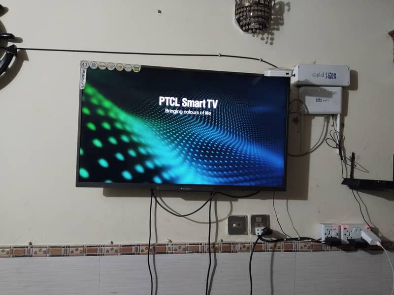 ecostar led full hd tv available in very immaculate condition

                                                            alt=