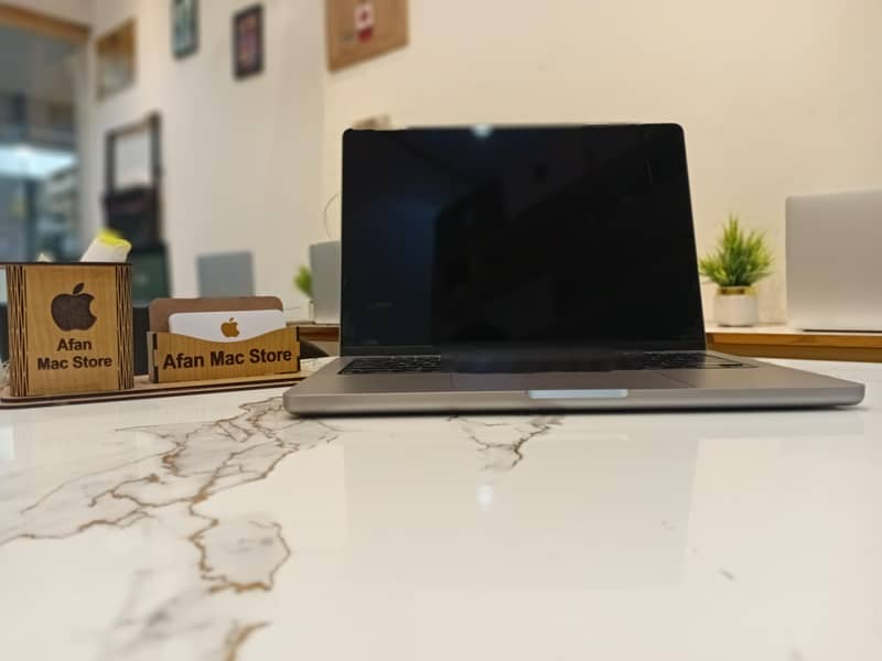 Macbook Pro M2 pro 14 inches 16GB RAM 512GB SSD

                                                            alt=