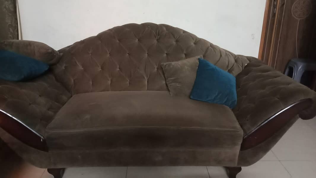 2 seater Dewan sofa bohat acha hy

                                                            alt=