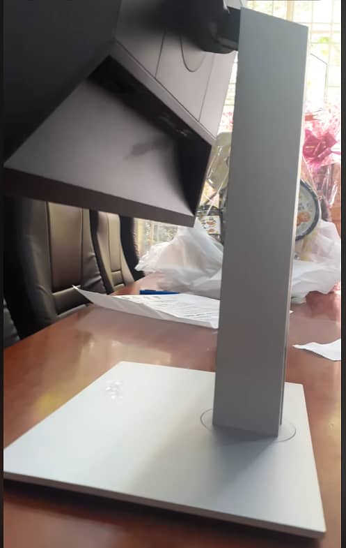 HP E24mv G4 27″ FHD Conferencing Monitor Built-In Webcam & Speaker

                                                            alt=