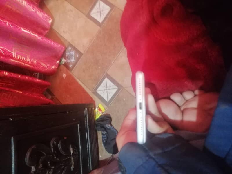 iphone 7plus 32 gb

                                                            alt=