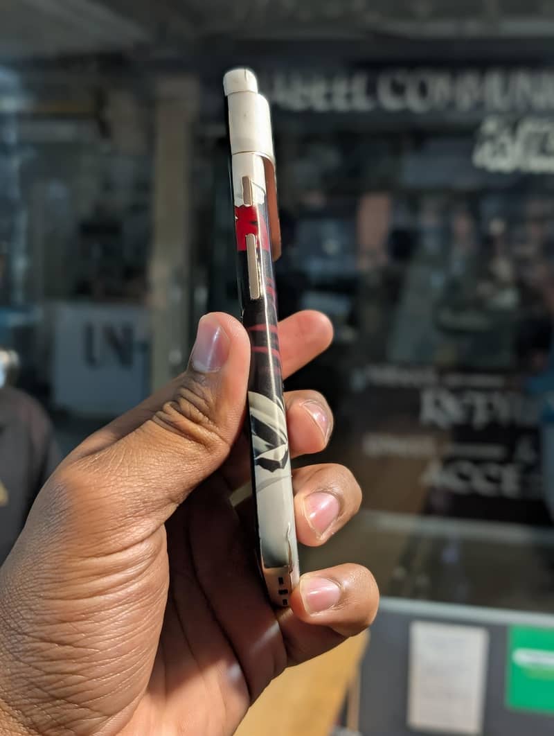 Pixel 8

                                                            alt=