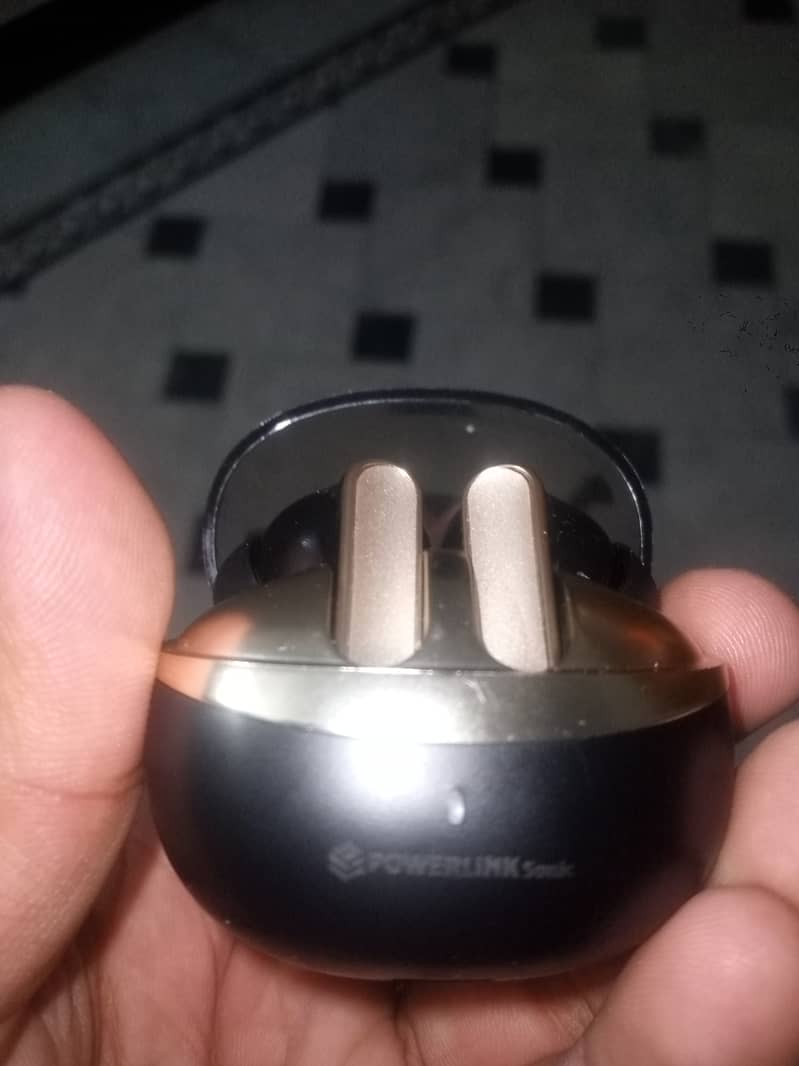 Airpods New almost

                                                            alt=