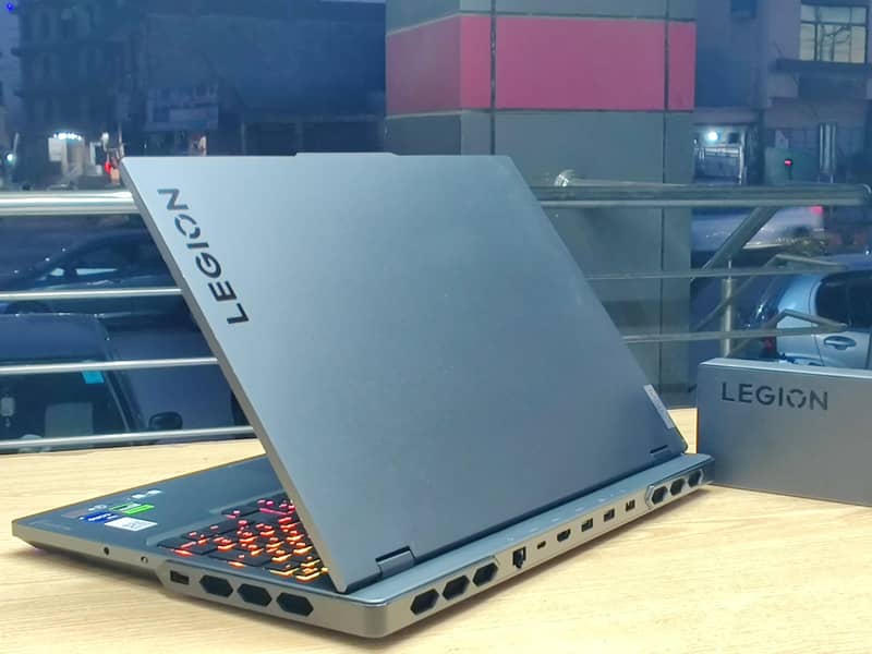 Lenovo Legion Pro 7i 16/RTX 4080 12GB/CORE I9/QHD 240HZ GAMING BEAST

                                                            alt=