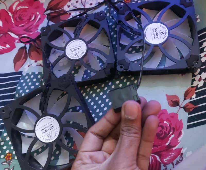 Pc case fans x3 aa tiger

                                                            alt=