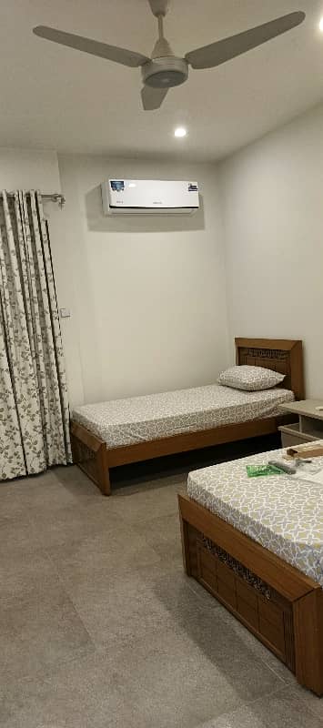 PHASE 6 1000 YARD FULLY FURNISHED BUNGALOW FOR RENT WITH POOL BASEMENT 4 BEDROOM ONLY FOR MULTI NATIONAL N FORNER CLIENT

                                                            alt=