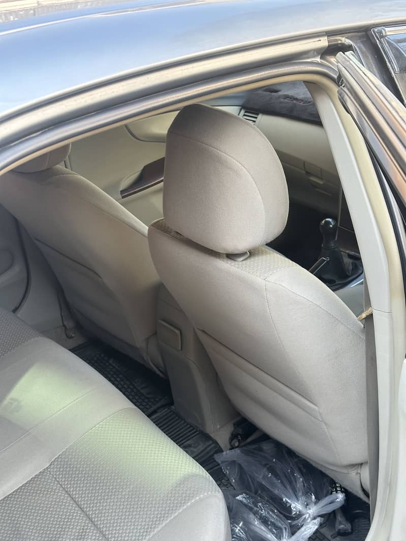 Selling 2012 Toyota corolla Gli

                                                            alt=