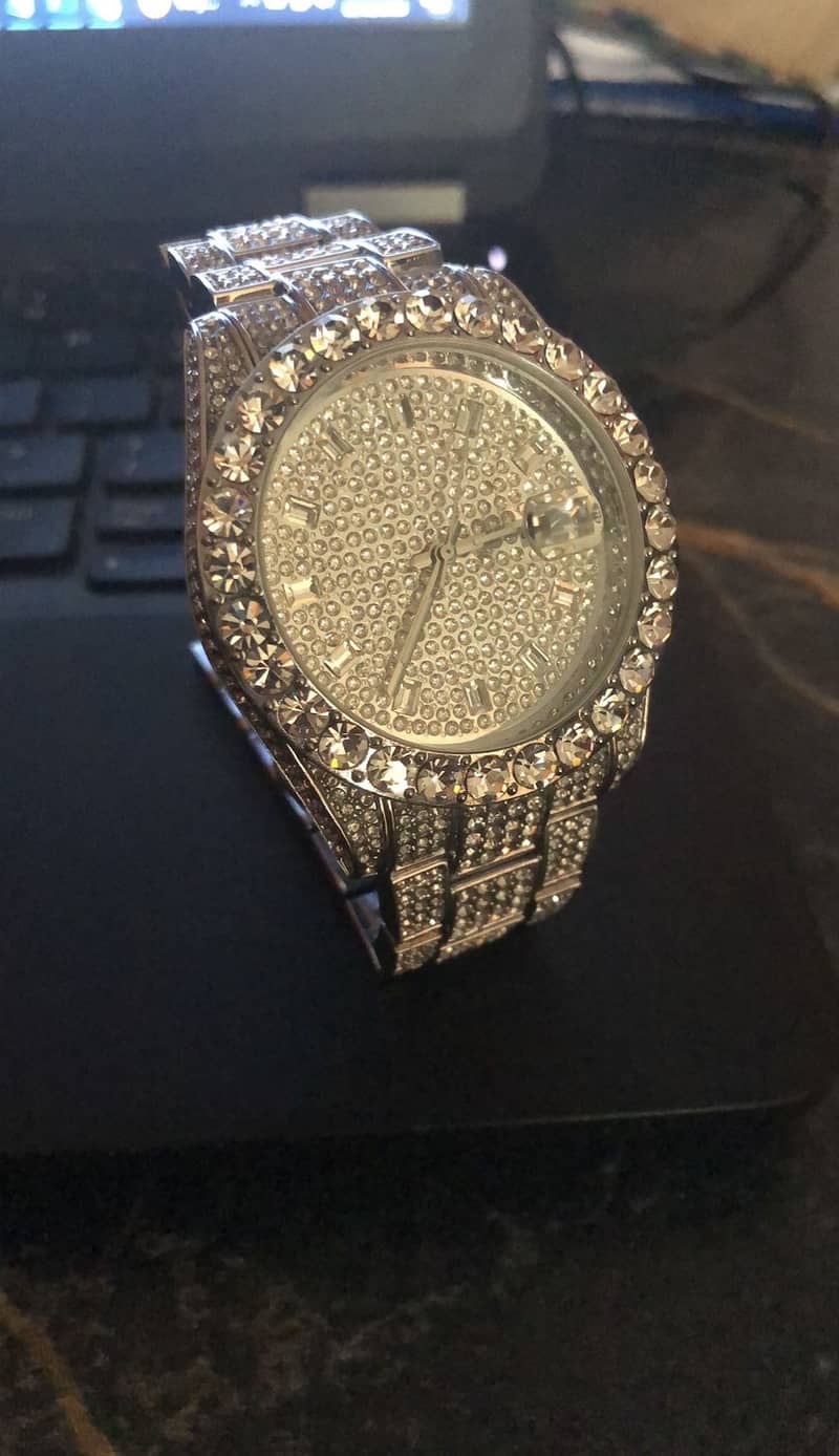 Luxury Hip Hop Fully Iced Out Silver-Tone Quartz Watch w/ Date Display

                                                            alt=