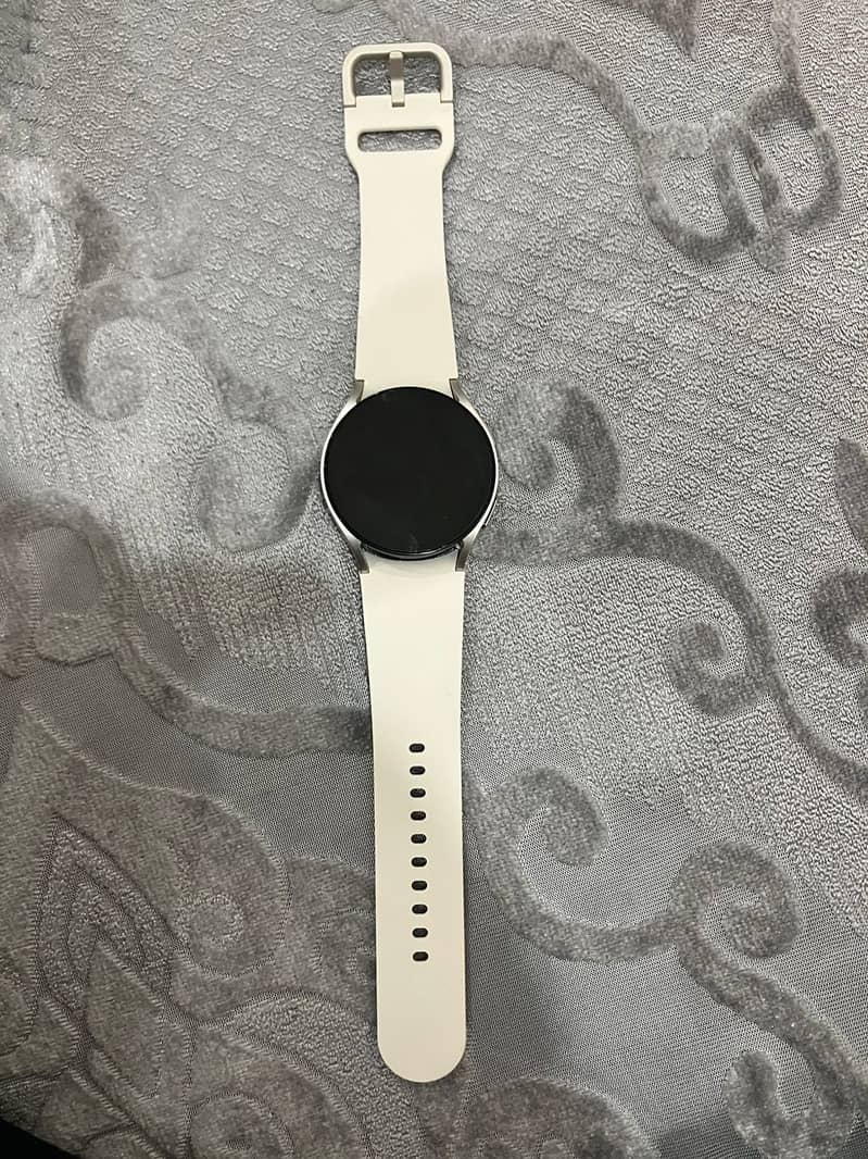 Samsung Galaxy Watch6(40mm, Silver)Excellent Condition with  charger

                                                            alt=