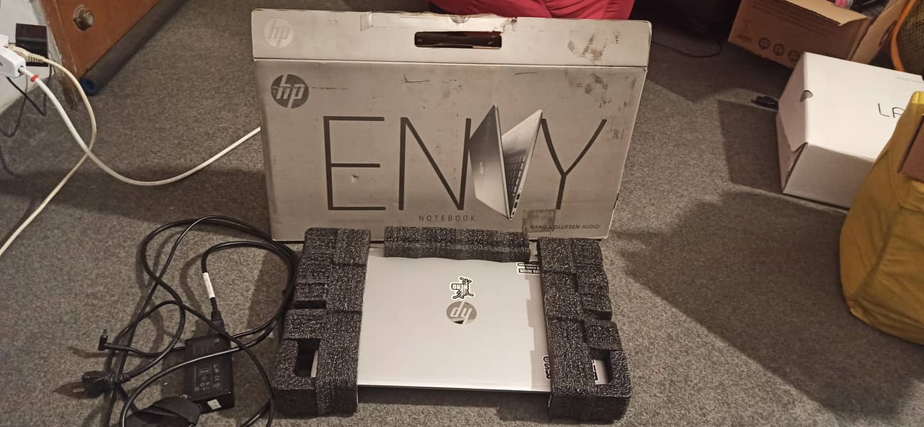 HP Envy i7 7500 256GB SSD

                                                            alt=