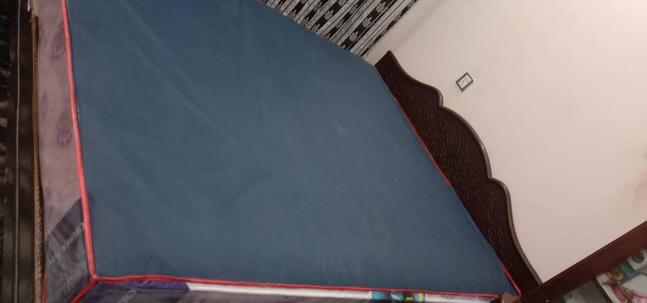 queen spring bed matress 9"inch all conditions new

                                                            alt=