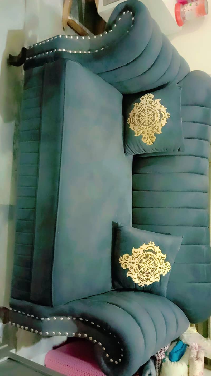 7 seater sofa set

                                                            alt=