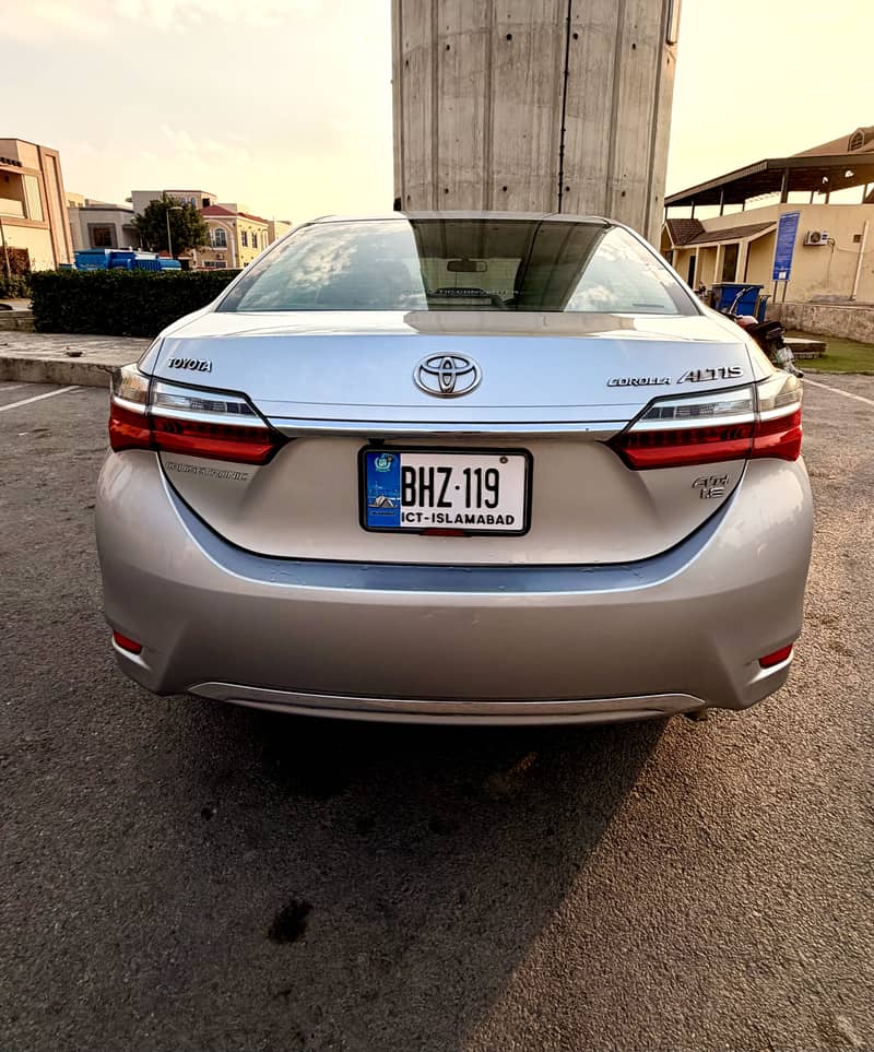 Toyota Corolla Altis 1.8 CVT-i Cruisetronic

                                                            alt=