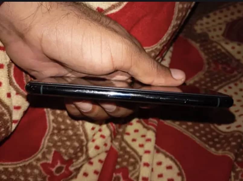I phone 11 pro panel change par achy wala dilvua ha

                                                            alt=