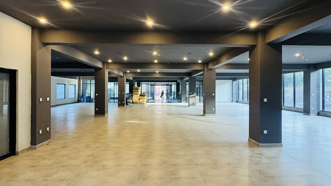 Beautiful Corporate Office Space For Rent

                                                            alt=