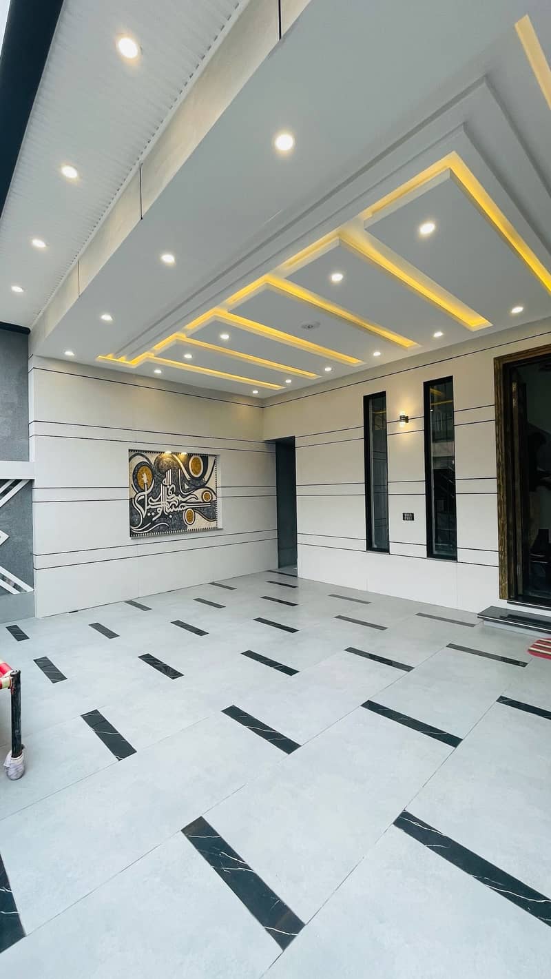 LDA AVENUE ONE 10 MARLA HOUSE FOR RENT

                                                            alt=