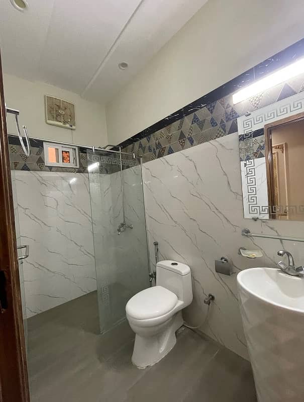 JUBILEE TOWN BLOCK F 5 MARLA UPPER PORTION FOR RENT

                                                            alt=