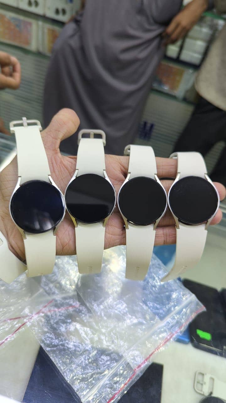 Samsung Galaxy Watch6(40mm, Silver)Excellent Condition with  charger

                                                            alt=