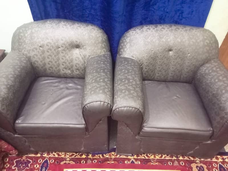 Sofa Set with 4 seater ( 2 , 1 seater and 1, 2seater)

                                                            alt=