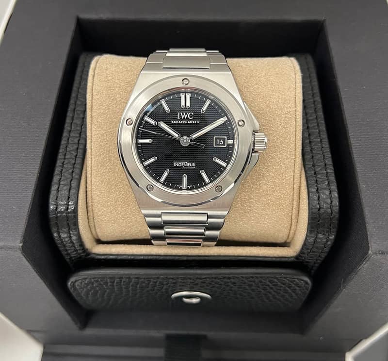 WATCH BUYER | Rolex Cartier Omega Hublot Tudor Chopard Rado Tag Heuer

                                                            alt=