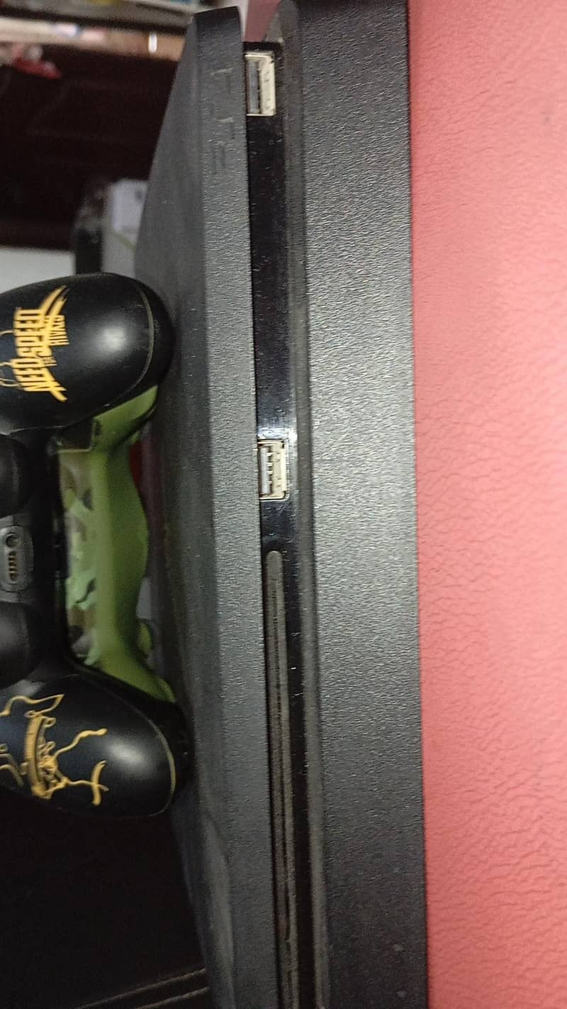 PS4 500GB with box

                                                            alt=