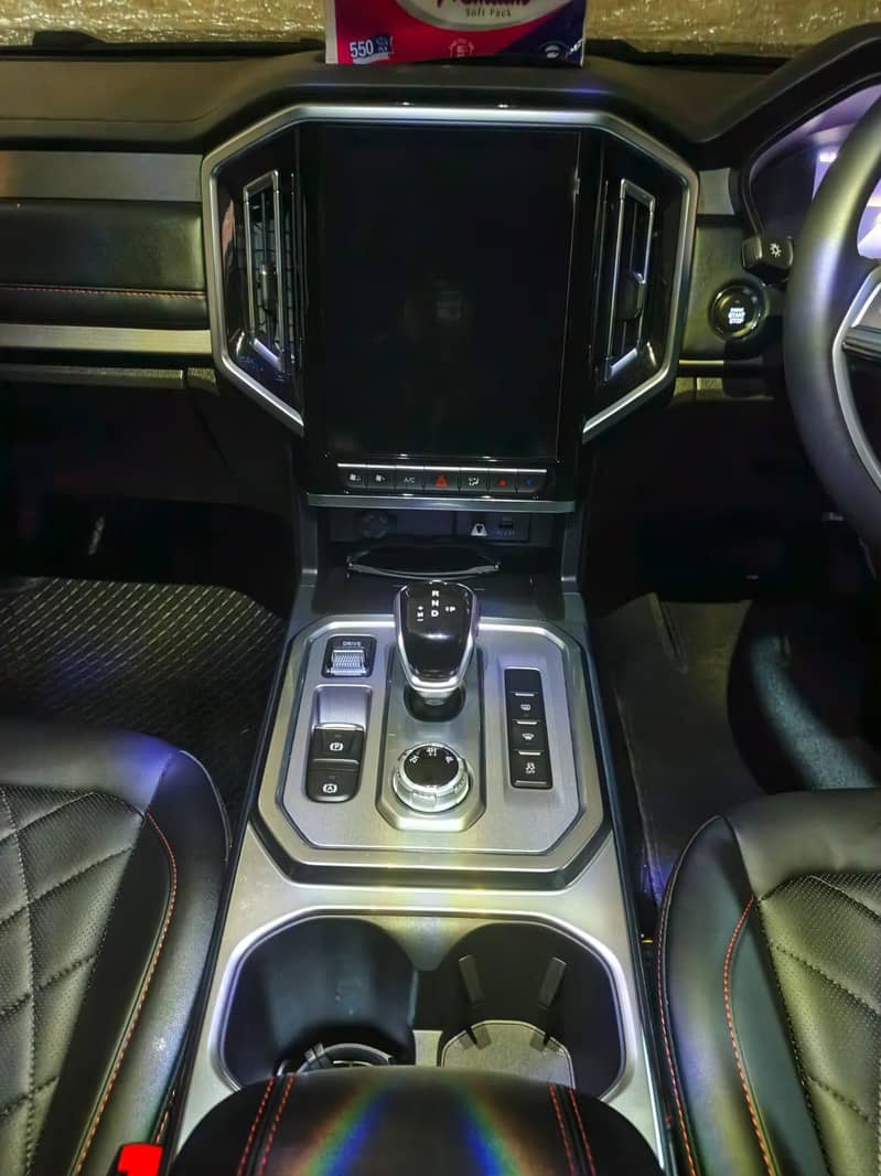 JAC T9 Year 2025 Car 9,000 KM Driven | New Car | Call 0301 - 8119095

                                                            alt=