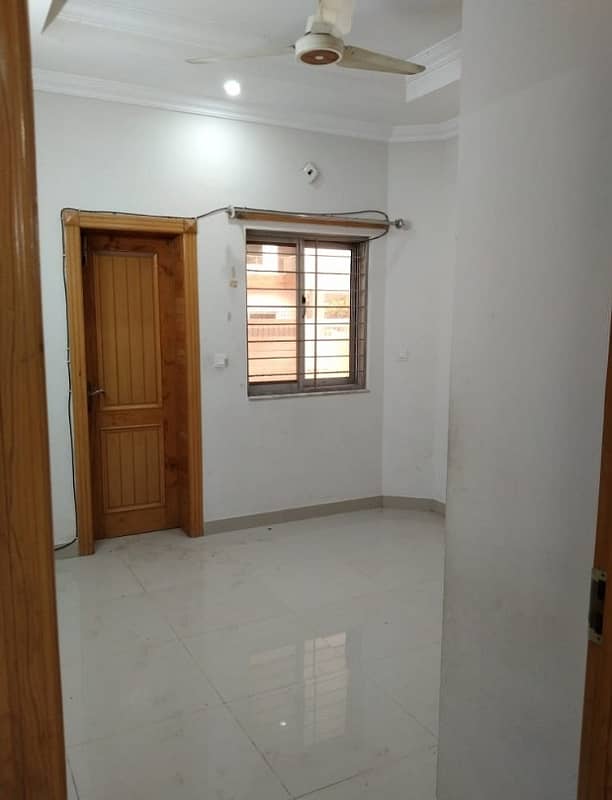 Upper Portion Spread Over 14 Marla In G-13 Available

                                                            alt=