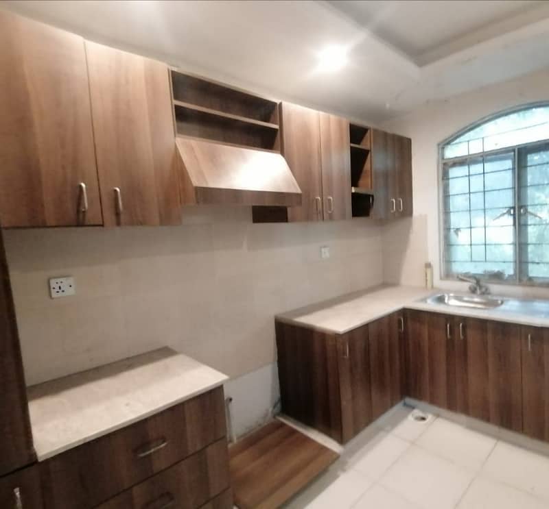 Facing Park 1450 Square Feet Flat For Grabs In Raiwind Road

                                                            alt=