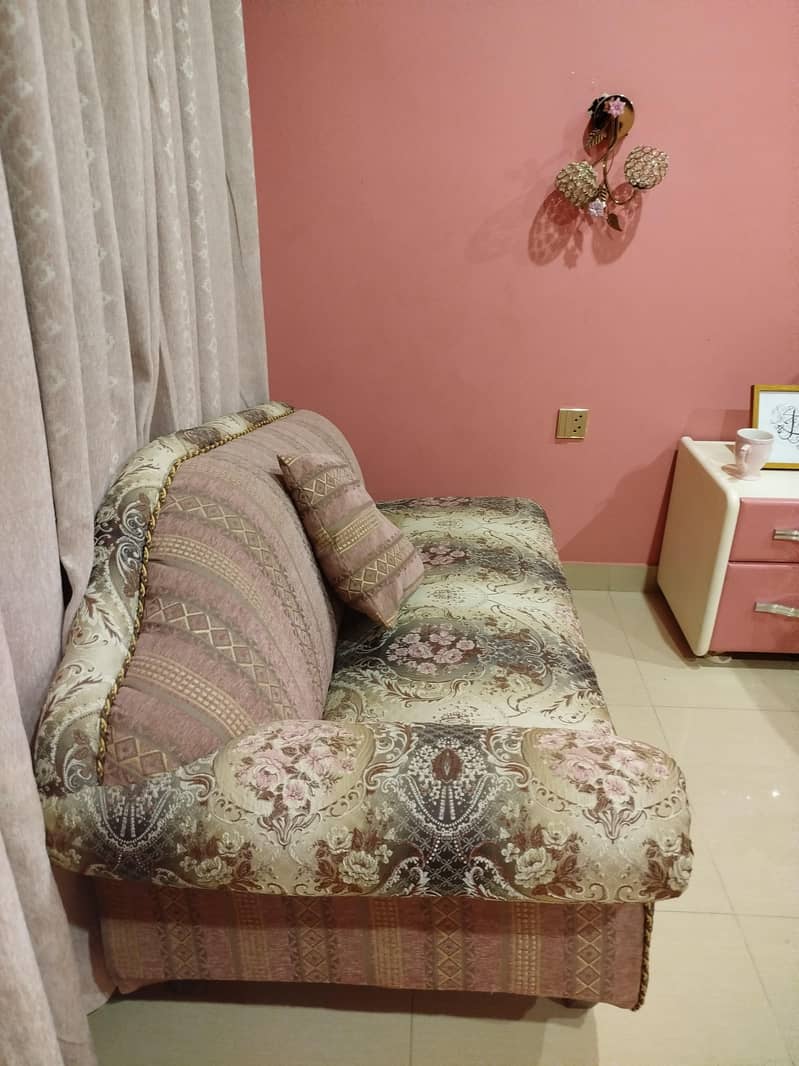 2 seater sofa just like new condition

                                                            alt=