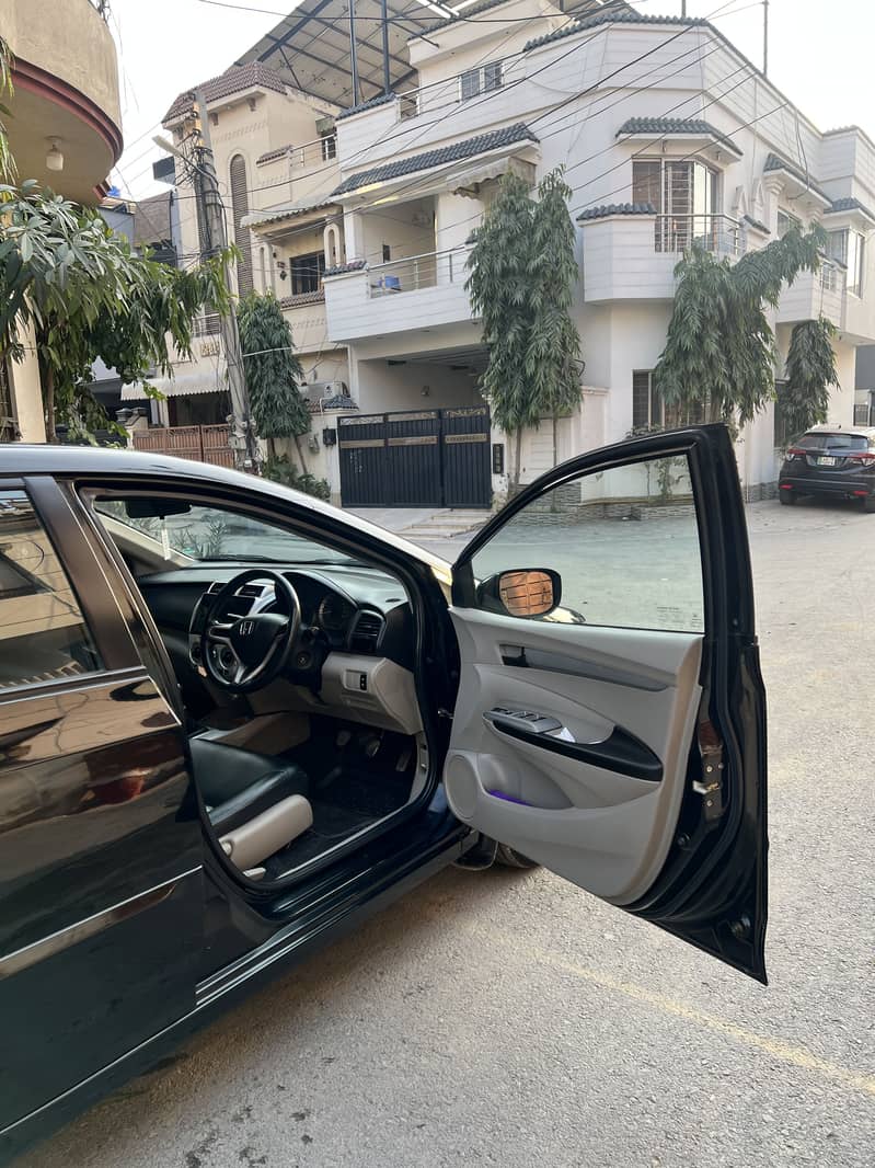 Honda City 1.3 Model 2018

                                                            alt=