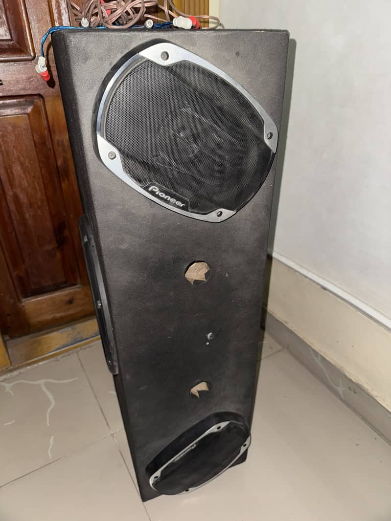 Car speaker amplifier and double speaker with box

                                                            alt=