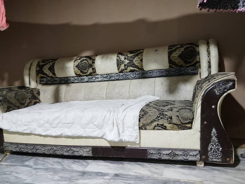 sofa set 6 seater urgent sale

                                                            alt=