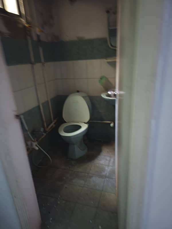 Anum Empire office for rent 900sqft in shahareFaisal.

                                                            alt=