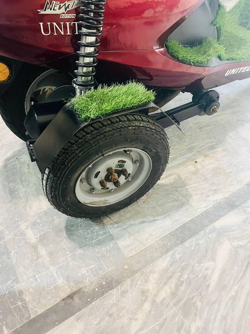 united 100cc 3 wheel 2023 self start petrol scooty

                                                            alt=