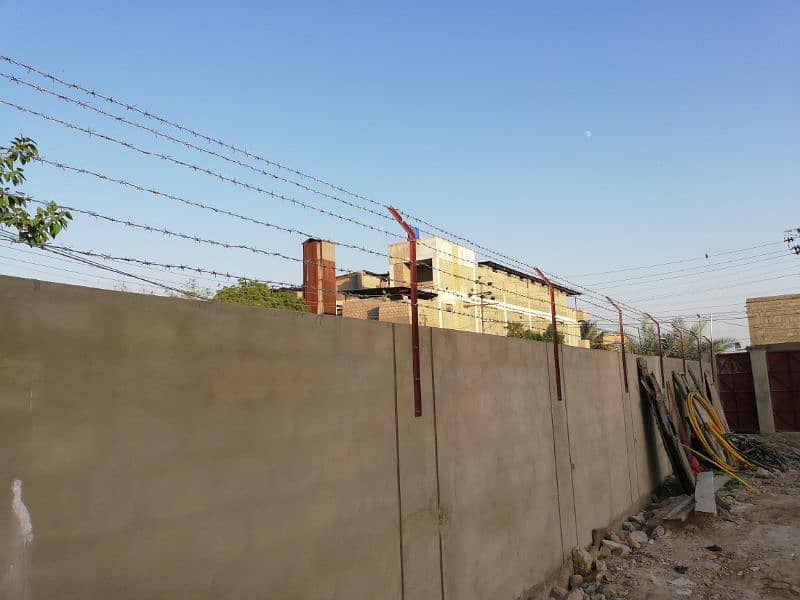 Razor Wire / Chain Link Fence / Barbed Wire Mesh / Powder Coating

                                                            alt=