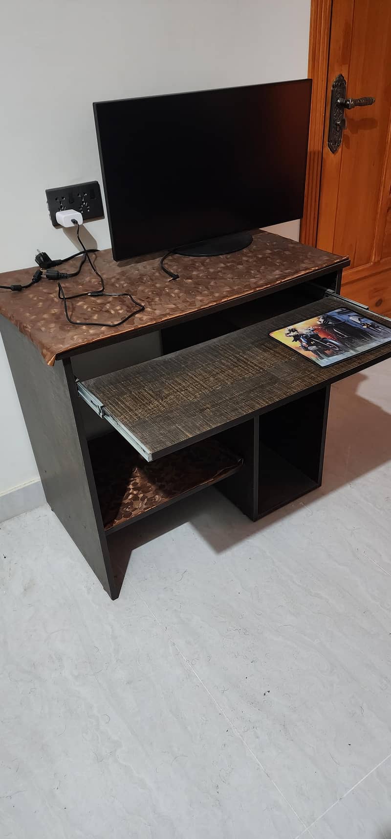 Office tables

                                                            alt=