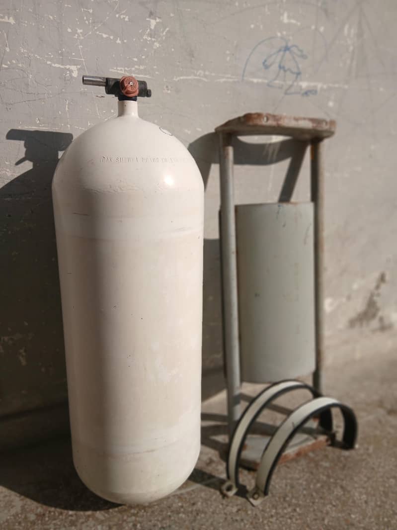 CNG cylinder cultus for sale

                                                            alt=