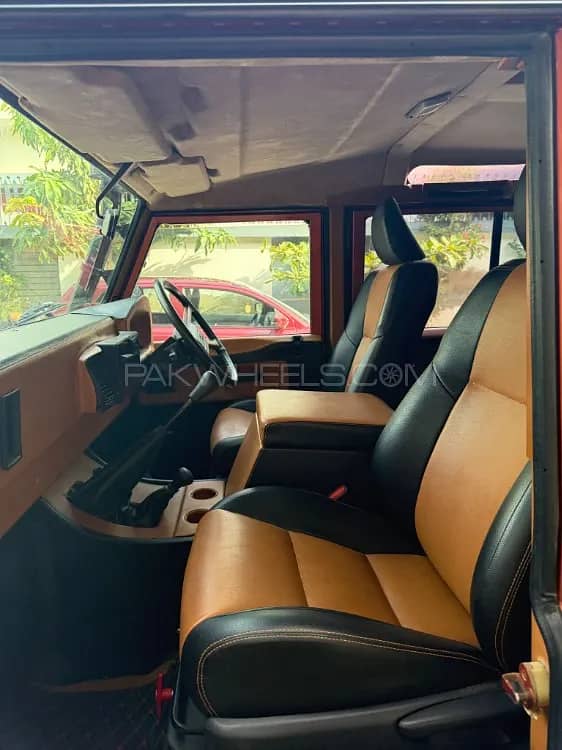 Land Rover Defender 1995

                                                            alt=