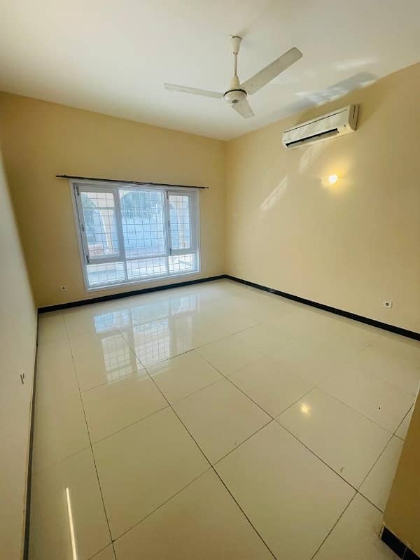 14 Marla Lower Portion Is Available In Affordable Price In G-13

                                                            alt=