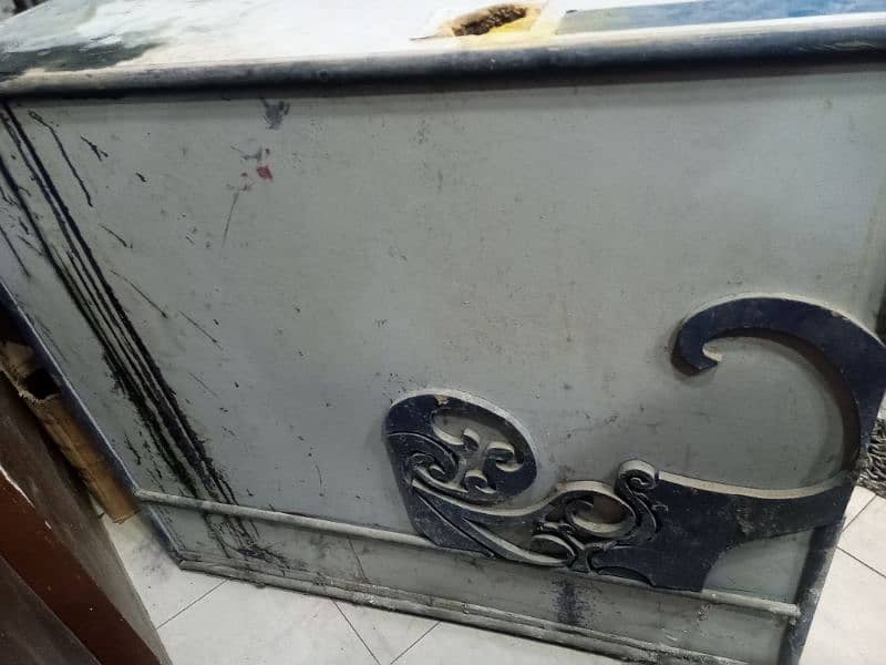 computer table for sale good condition

                                                            alt=