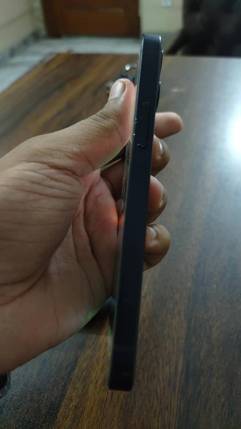 IPhone 12 mini

                                                            alt=