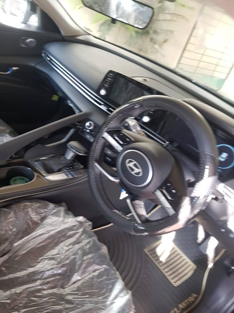 Hyundai Elantra 2025

                                                            alt=