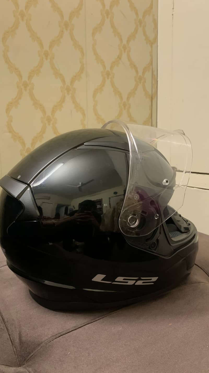 Ls 2  rapid 2 brand new helmet very slightly used

                                                            alt=