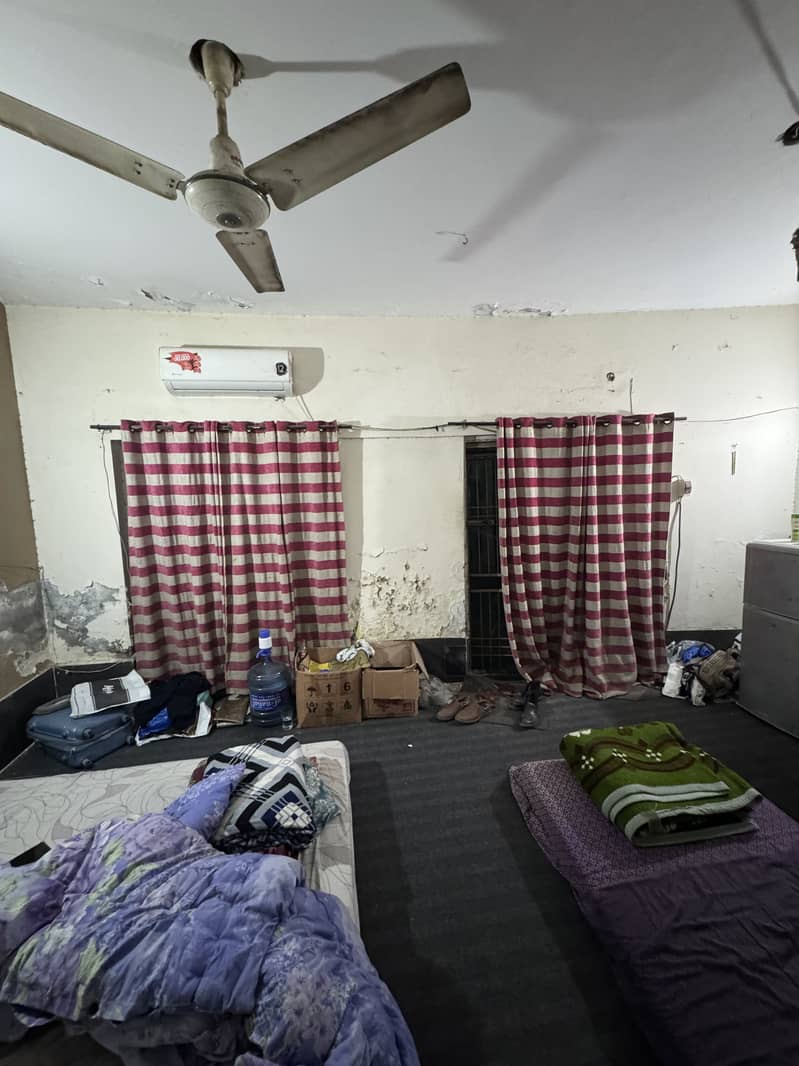 1 Studio Flat For Rent On Ground Floor with completely Separate Entrance

                                                            alt=