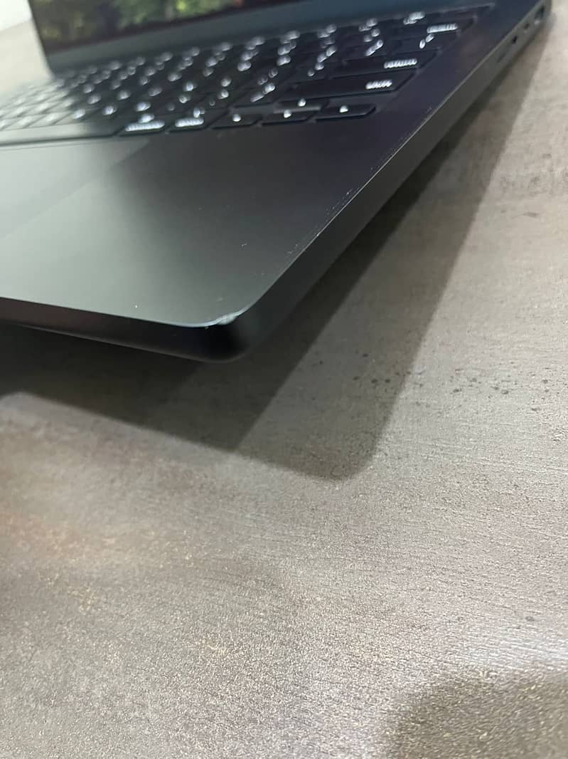 MacBook Pro M4 (2025) | 14-Inch | 24GB RAM | 512GB SSD | 99% Health

                                                            alt=