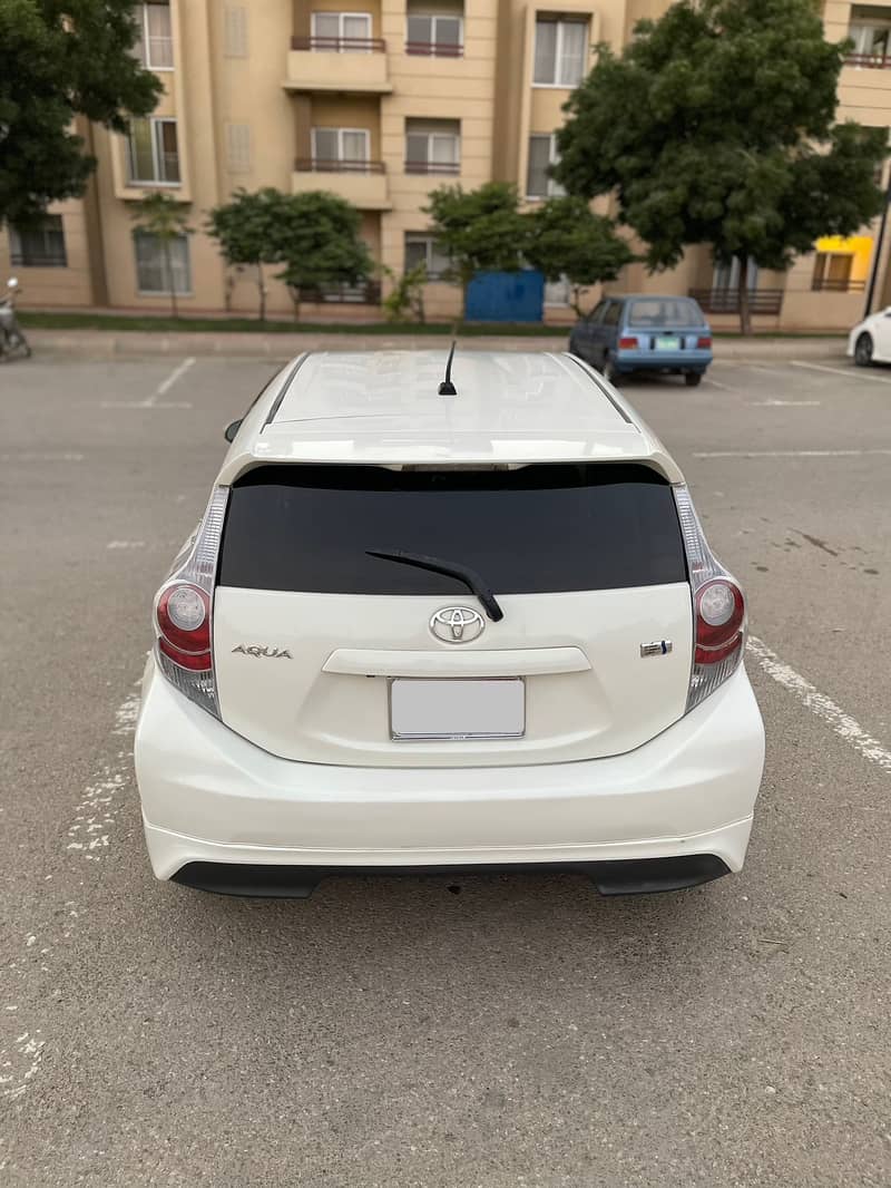 Toyota aqua 2013 S push