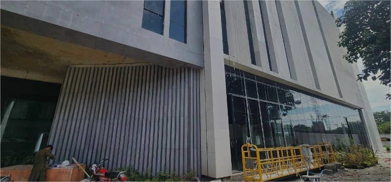 I-9 IT Floors 10,000 Sqft, 20,000 Sqft to 110,000 Sqft Building available on Rent

                                                            alt=