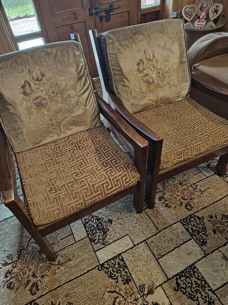 pair of chairs

                                                            alt=