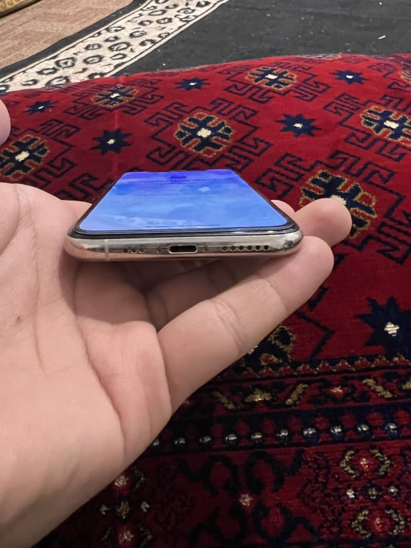 iPhone 11 Pro 256gb jv sim non active

                                                            alt=