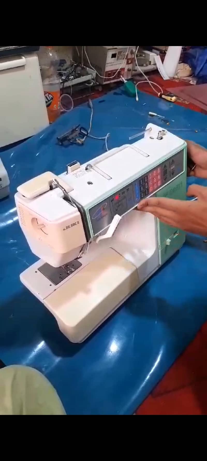 Automatic sewing machine

                                                            alt=